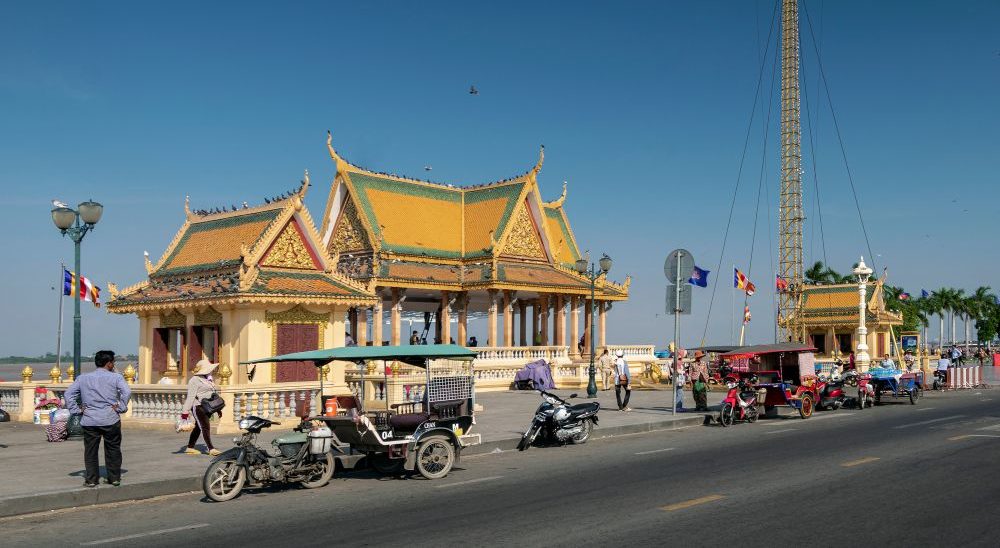 preah-ang-dorngkeu-shrine-landmark-in-phnom-penh-c