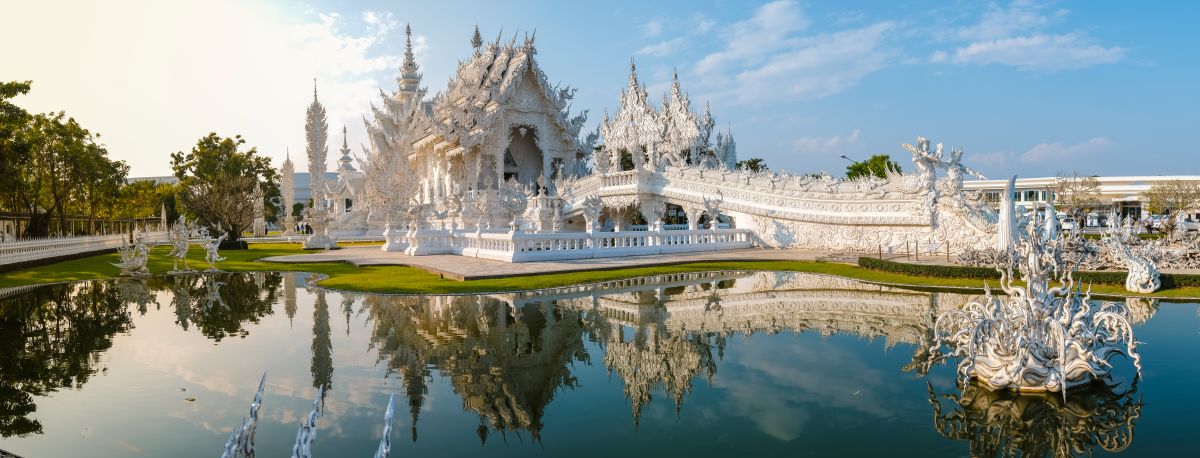 white-temple-chiang-rai-thailand-with-reflection-i-2026-01-06-10-42-58-utc