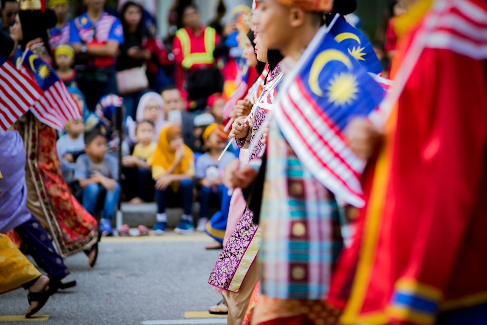 enthusiastic-crowd-celebrating-with-flags-at-parad-2026-03-20-06-18-16-utc