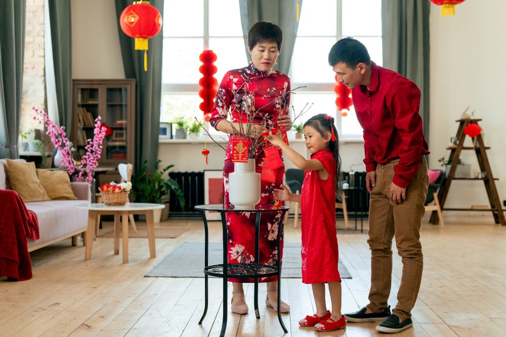 family-decorating-for-new-year-celebration-at-home-2026-01-08-08-07-26-utc