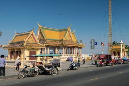 preah-ang-dorngkeu-shrine-landmark-in-phnom-penh-c